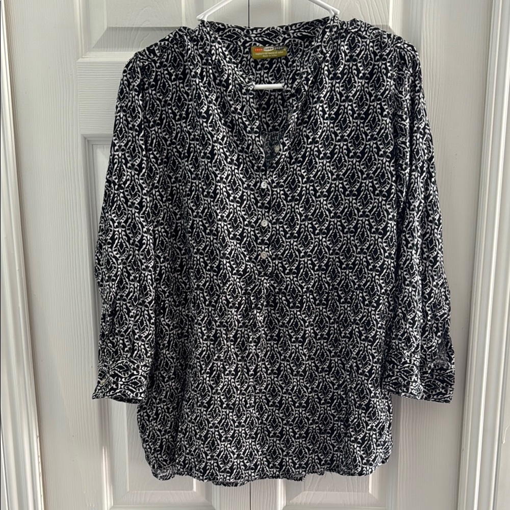 Black and White Patterned Women's Top